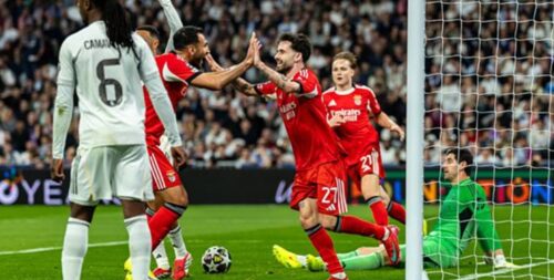 ΤΑ ΤΡΙΑ ΔΙΠΛΑ